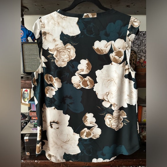 RW&CO - Silky Crepe Cap Sleeve Blouse - Picture 3 of 3